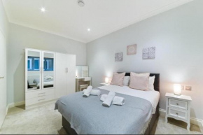 Modern Three-Bedroom Flat in Paddington